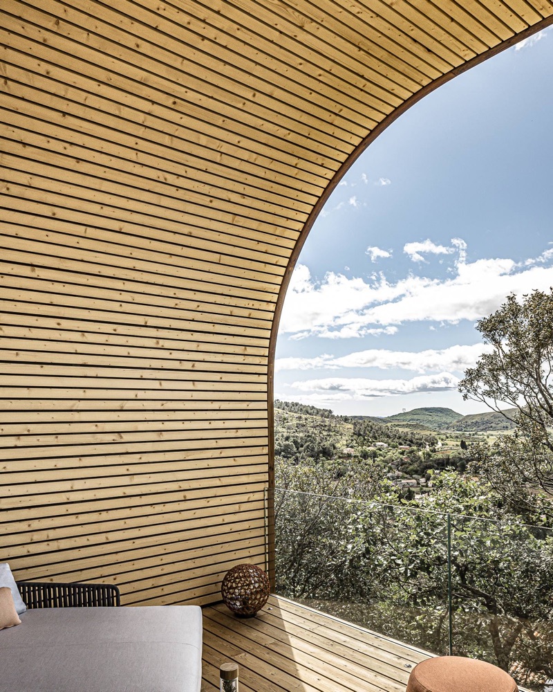 Architectural curve of Les Nuages lodge facing the landscape