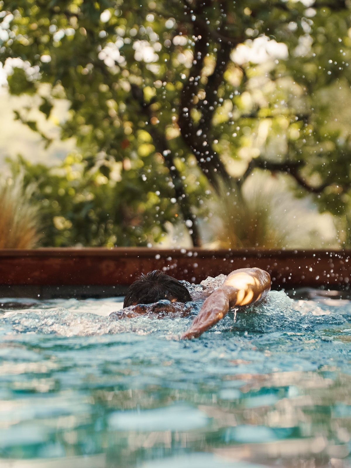 Swimming against the current in the private pool heated to 32°C, Souki Lodges & Spa, Cabrières (Hérault)